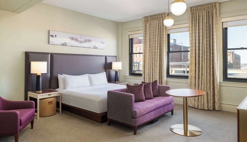 Deluxe Room, 1 King Bed, City View
