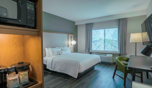 Room, 1 King Bed, Non Smoking (Hearing Accessible)