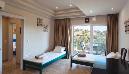 Deluxe  Quadruple Apartment with Kitchen, Living Room and Sea View