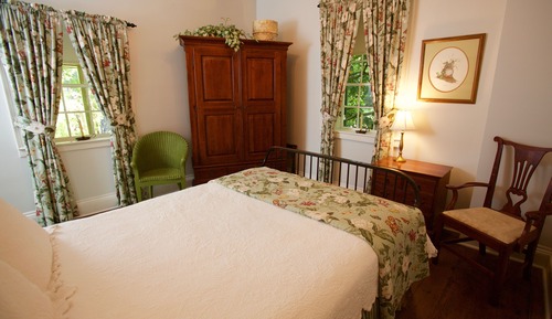 Room (203 Lucinda Blum Zevely)