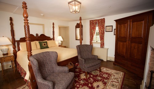 Suite, Kitchen (101 Winter)