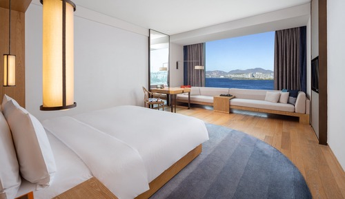 Standard Room, 1 King Bed, View (180 Degree Erhai View High Floor)