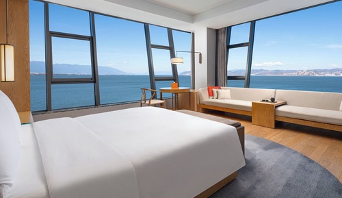 Standard Room, 1 King Bed, View (270 Degree Erhai View Cangshan View)