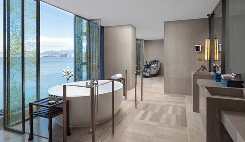 Luxury Room, 1 King Bed, View (180 Degree Erhai View Luxury Bath)