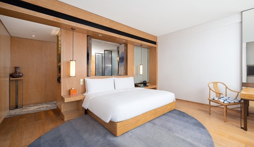 Standard Room, 1 King Bed, Lake View (140 Degree Lake View)