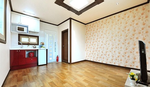 Room (Fringe tree)