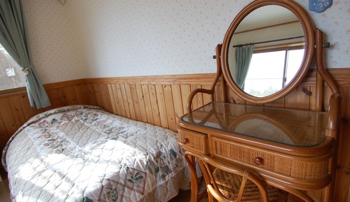 Twin Room with Extra Bed, Shared Bathroom
