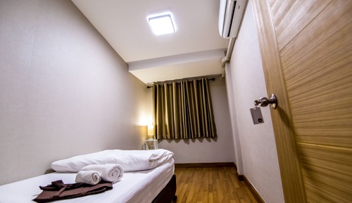 Single Room with Shared Bathroom 