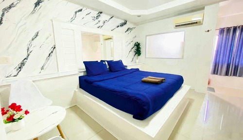 Single Room, 1 King Bed, Non Smoking, Bathtub