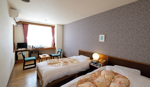 Economy Twin Room, Smoking (No View)