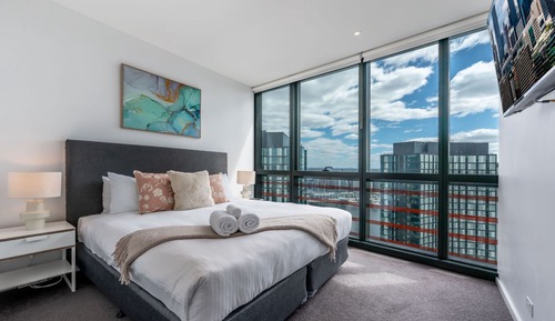 The Real Sub Penthouse - Top Floor 3 Bedroom Apartments City & Sea Views