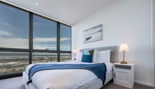 3 Bedroom / 2 Bath Apartment Sea Views
