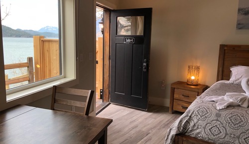 Suite, 1 King Bed, Accessible, Lake View