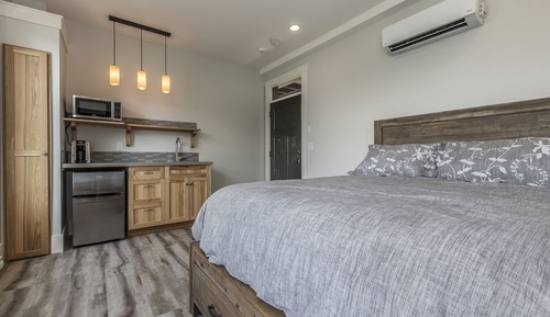 Lakeview Suite (Suite 1)