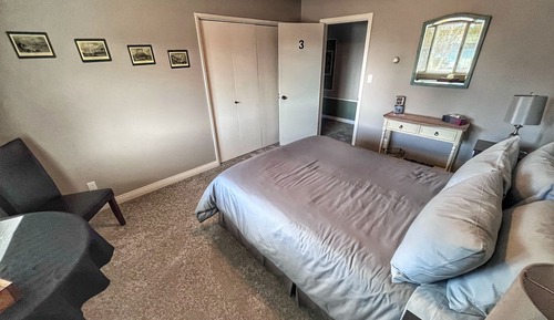 Standard Room, 1 Queen Bed, Shared Bathroom