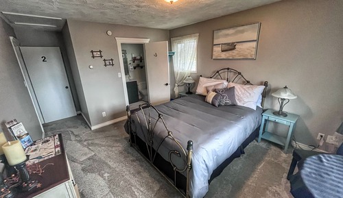 Standard Room, 1 Queen Bed