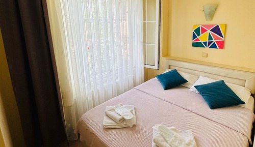 Economy Room