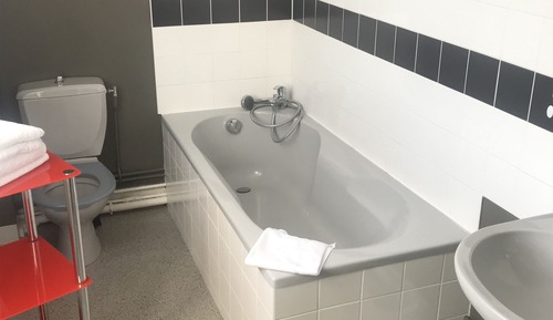 Double Room, Bathtub