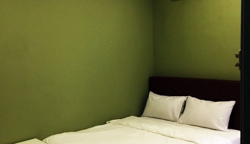 Basic Room, 1 Queen Bed (Budget)