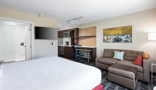 Studio Suite, 1 King Bed with Sofa bed (Mobility/Hearing Accessible, Tub)