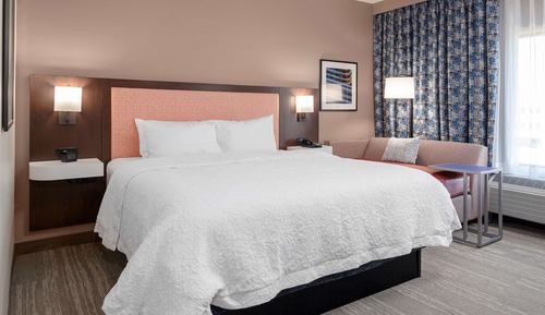 Room, 1 King Bed, Refrigerator & Microwave