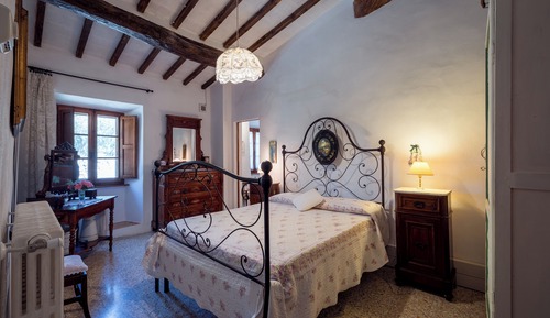 Basic Double Room, 1 Queen Bed