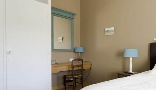 Comfort Double or Twin Room, Ensuite (Petit Cour)