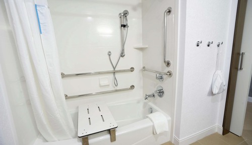 Room, 2 Queen Beds, Accessible, Bathtub