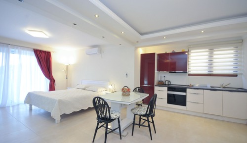 Deluxe Studio, Partial Sea View (St. George)