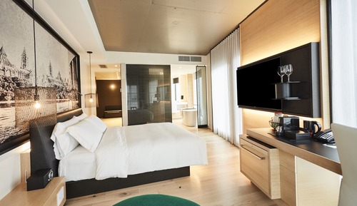Premier Room, 1 King Bed, City View