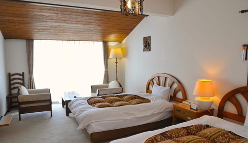 Cottage/The Number of Beds or Futons may Change (Breakfast Included)