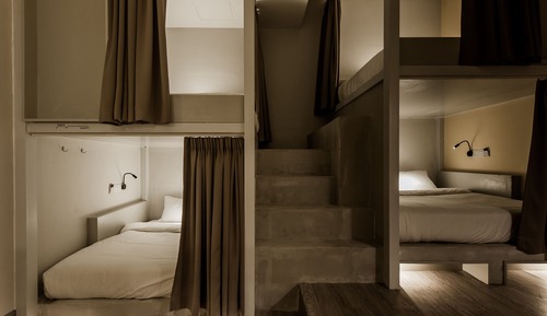 Queen Bed In 8 Person Room Mixed