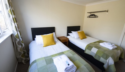 Basic Double Room, 2 Twin Beds