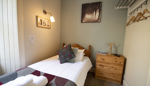 Single Room (with Bathroom)