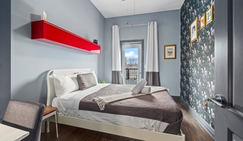 Deluxe Room, 1 Queen Bed, Shared Bathroom