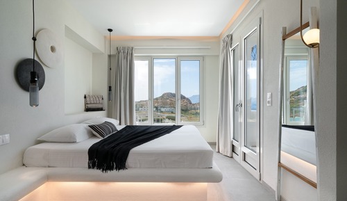 Luxury Suite with Outdoor Jetted Tub & Sea View