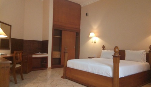 Suite (Ambassadorial Suite )