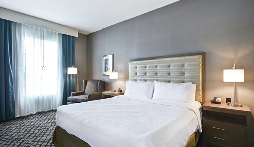 Studio, 1 King Bed, Accessible, Bathtub