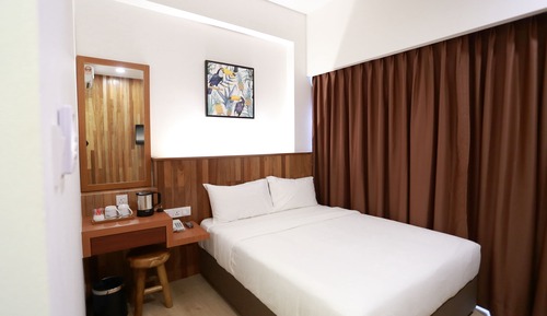 Signature Double Room, 1 Queen Bed, Accessible, Refrigerator