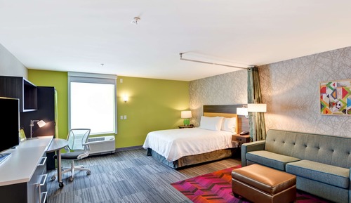Studio, 1 Queen Bed, Lake View