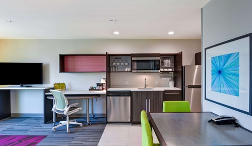 Suite, 1 Queen Bed, Accessible, Bathtub