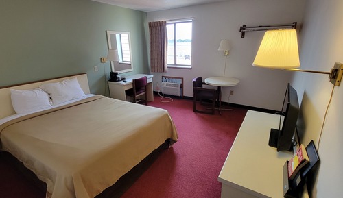 Basic Room, 1 Queen Bed