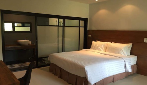 Deluxe Family Room 