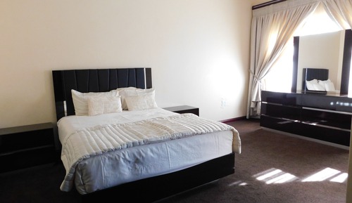 Standard Suite, 1 Queen Bed