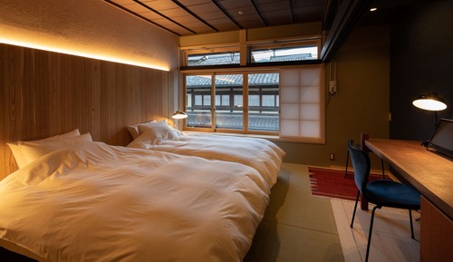 Standard Twin Room without bathtub (CHAYA 202)