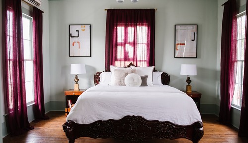 Suite, 1 King Bed (The Newlyweds)