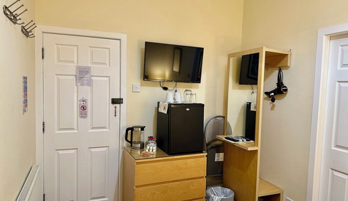 Small Double Room, Ensuite (Room 4)