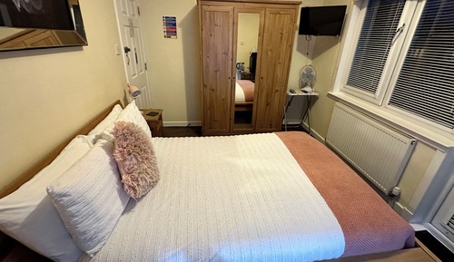 Small Double Room, Ensuite, Balcony (Room 3)
