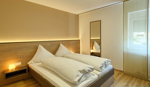 Basic Double Room, 1 Queen Bed, Non Smoking (Basement)
