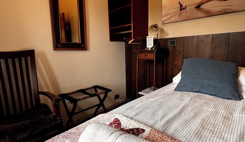 Single Room, Private Bathroom